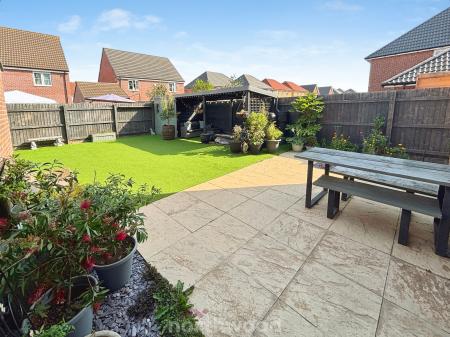 4 bedroom Detached house for sale in Pippin Way, Hatfield, Doncaster, DN7