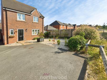 4 bedroom Detached house for sale in Pippin Way, Hatfield, Doncaster, DN7