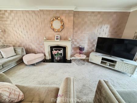 4 bedroom Detached house for sale in Lord Porter Ave, Stainforth, Doncaster, DN7