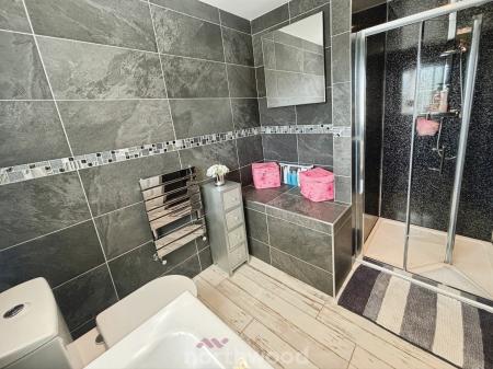 4 bedroom Detached house for sale in Lord Porter Ave, Stainforth, Doncaster, DN7