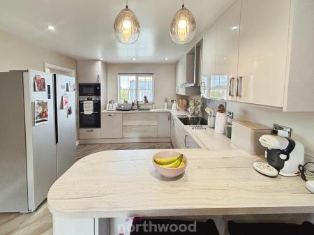 4 bedroom Detached house for sale in Lord Porter Ave, Stainforth, Doncaster, DN7