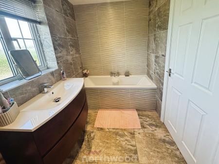 4 bedroom Detached house for sale in Lord Porter Ave, Stainforth, Doncaster, DN7