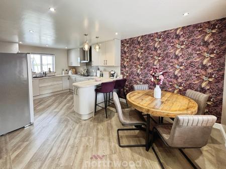 4 bedroom Detached house for sale in Lord Porter Ave, Stainforth, Doncaster, DN7