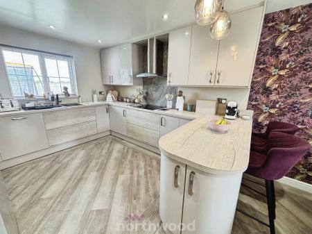 4 bedroom Detached house for sale in Lord Porter Ave, Stainforth, Doncaster, DN7