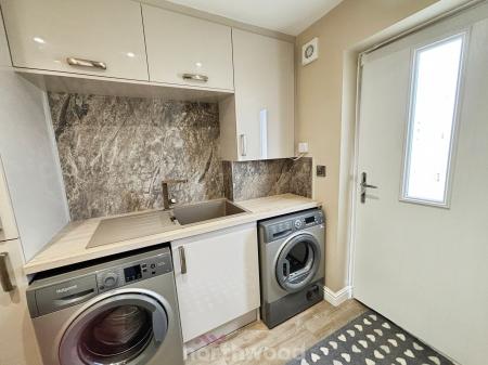 4 bedroom Detached house for sale in Lord Porter Ave, Stainforth, Doncaster, DN7