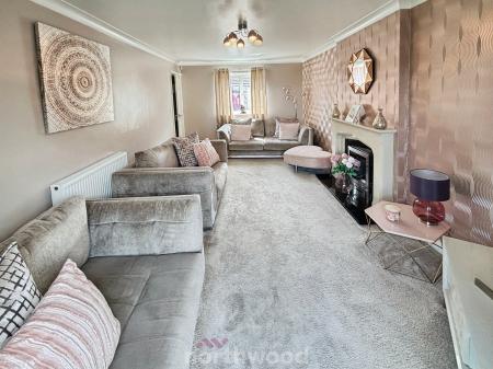 4 bedroom Detached house for sale in Lord Porter Ave, Stainforth, Doncaster, DN7