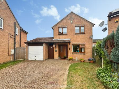 4 bedroom Detached house for sale in St Marys Drive, Dunsville, Doncaster, DN7