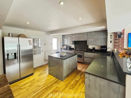 4 bedroom Detached house for sale in St Marys Drive, Dunsville, Doncaster, DN7