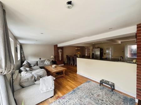 4 bedroom Detached house for sale in St Marys Drive, Dunsville, Doncaster, DN7