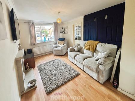4 bedroom Detached house for sale in St Marys Drive, Dunsville, Doncaster, DN7
