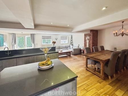 4 bedroom Detached house for sale in St Marys Drive, Dunsville, Doncaster, DN7