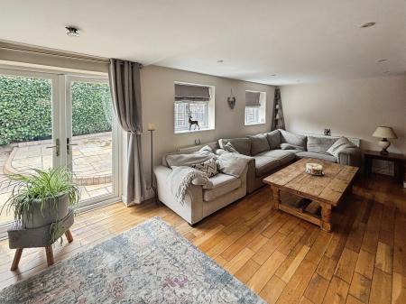 4 bedroom Detached house for sale in St Marys Drive, Dunsville, Doncaster, DN7