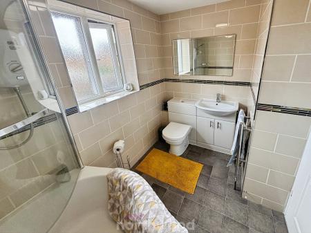 4 bedroom Detached house for sale in St Marys Drive, Dunsville, Doncaster, DN7