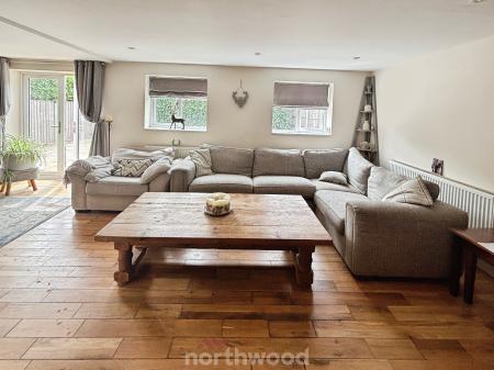 4 bedroom Detached house for sale in St Marys Drive, Dunsville, Doncaster, DN7