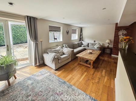 4 bedroom Detached house for sale in St Marys Drive, Dunsville, Doncaster, DN7