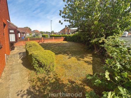 3 bedroom Bungalow for sale in Harpenden Drive, Dunscroft, Doncaster, DN7