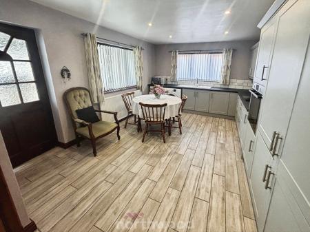 3 bedroom Bungalow for sale in Harpenden Drive, Dunscroft, Doncaster, DN7
