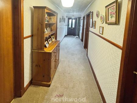 3 bedroom Bungalow for sale in Harpenden Drive, Dunscroft, Doncaster, DN7