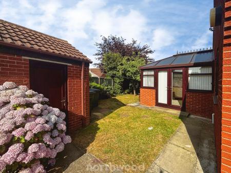 3 bedroom Bungalow for sale in Harpenden Drive, Dunscroft, Doncaster, DN7