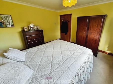 3 bedroom Bungalow for sale in Harpenden Drive, Dunscroft, Doncaster, DN7