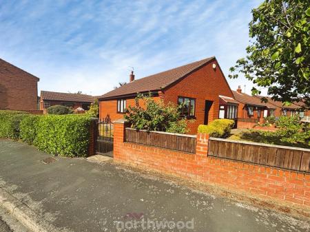 3 bedroom Bungalow for sale in Harpenden Drive, Dunscroft, Doncaster, DN7