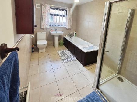 3 bedroom Bungalow for sale in Harpenden Drive, Dunscroft, Doncaster, DN7