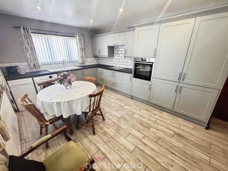 3 bedroom Bungalow for sale in Harpenden Drive, Dunscroft, Doncaster, DN7