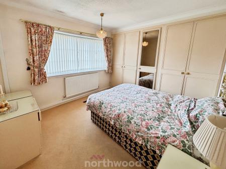 2 bedroom Bungalow for sale in Brockenhurst Road, Doncaster, DN7