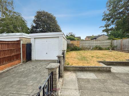 2 bedroom Bungalow for sale in Brockenhurst Road, Doncaster, DN7