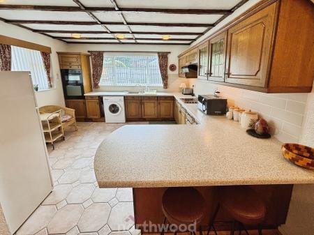 2 bedroom Bungalow for sale in Brockenhurst Road, Doncaster, DN7