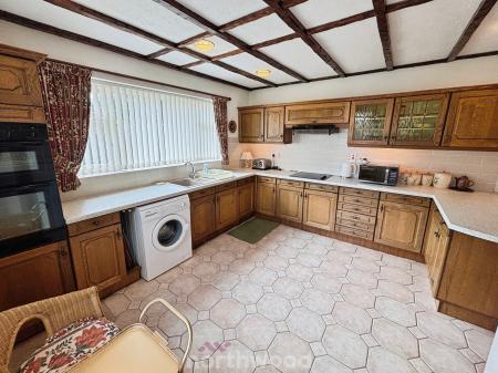 2 bedroom Bungalow for sale in Brockenhurst Road, Doncaster, DN7