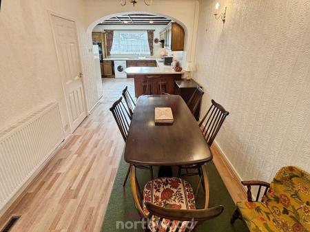 2 bedroom Bungalow for sale in Brockenhurst Road, Doncaster, DN7