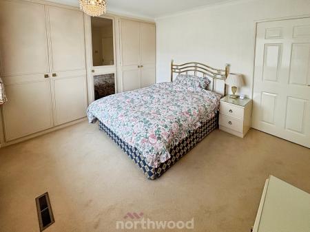 2 bedroom Bungalow for sale in Brockenhurst Road, Doncaster, DN7