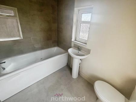 3 bedroom Semi-detached house to let in Windermere Crescent, Kirk Sandall, Doncaster, DN3