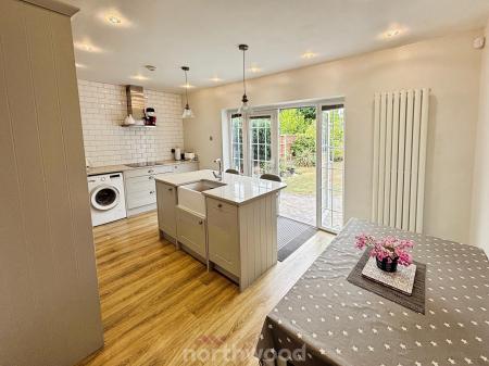 3 bedroom Detached house for sale in Manor Road, Hatfield, Doncaster, DN7