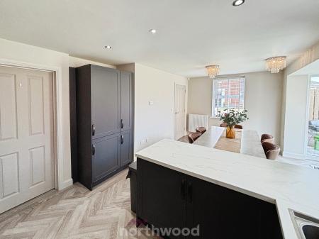 4 bedroom Detached house for sale in Saxon Avenue, Hatfield, Doncaster, DN7