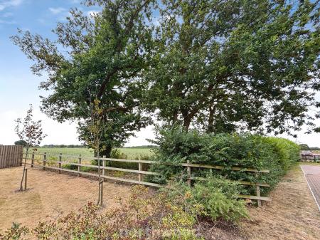 4 bedroom Detached house for sale in Saxon Avenue, Hatfield, Doncaster, DN7
