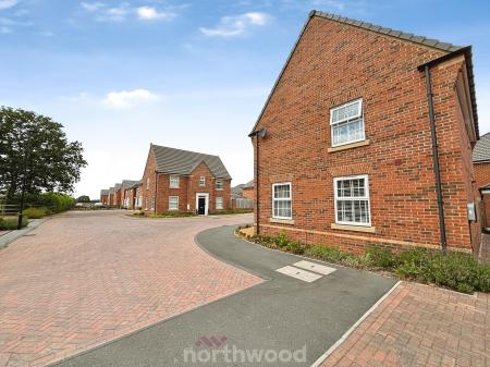 4 bedroom Detached house for sale in Saxon Avenue, Hatfield, Doncaster, DN7