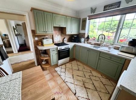 3 bedroom Detached bungalow for sale in West End, Stainforth, Doncaster, DN7