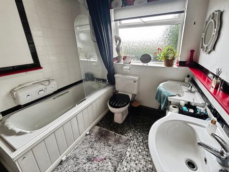 3 bedroom Detached bungalow for sale in West End, Stainforth, Doncaster, DN7
