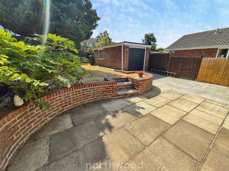 3 bedroom Bungalow for sale in Hoddesdon Crescent, Dunscroft, Doncaster, DN7