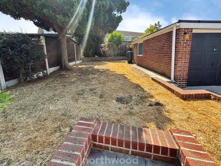 3 bedroom Bungalow for sale in Hoddesdon Crescent, Dunscroft, Doncaster, DN7