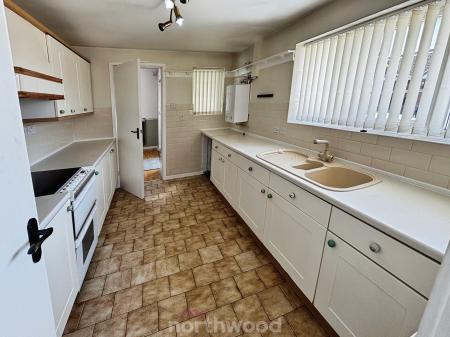 3 bedroom Bungalow for sale in Hoddesdon Crescent, Dunscroft, Doncaster, DN7