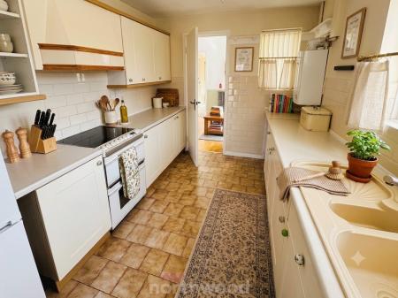 3 bedroom Bungalow for sale in Hoddesdon Crescent, Dunscroft, Doncaster, DN7