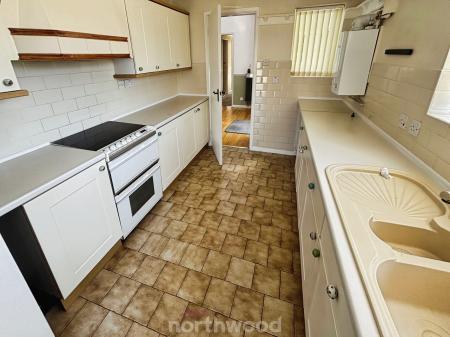 3 bedroom Bungalow for sale in Hoddesdon Crescent, Dunscroft, Doncaster, DN7