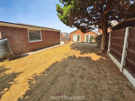 3 bedroom Bungalow for sale in Hoddesdon Crescent, Dunscroft, Doncaster, DN7