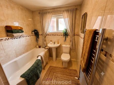 3 bedroom Bungalow for sale in Hoddesdon Crescent, Dunscroft, Doncaster, DN7