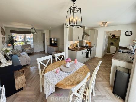 3 bedroom Detached house for sale in Saxon Avenue, Doncaster, DN7