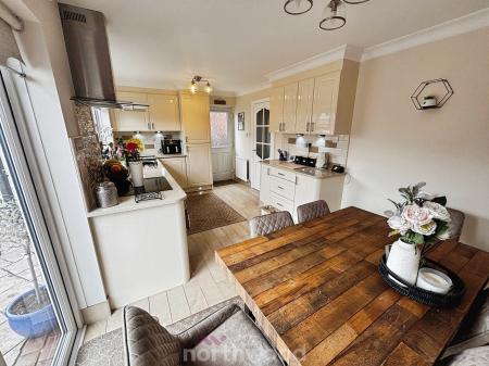 3 bedroom Detached house for sale in Broadwater Drive, Dunscroft, Doncaster, DN7