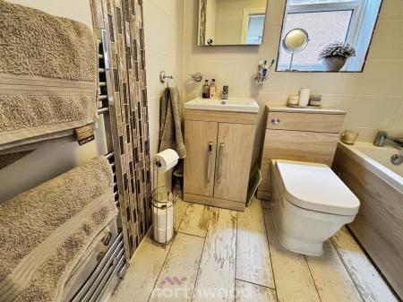 3 bedroom Detached house for sale in Broadwater Drive, Dunscroft, Doncaster, DN7